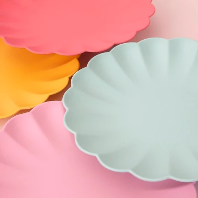 Meri-Meri Meri Meri Small Multicolor Reusable Bamboo Plates (Pack Of 6) - Image 2