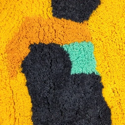 3'4"x4'6" Minecraft Bee Accent Rug - Image 3